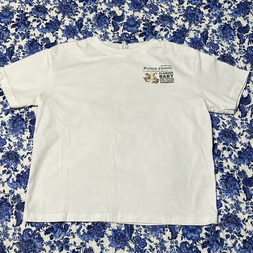 Cropped t-shirt.